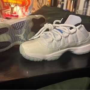 Jordan 11 retro low legend blue